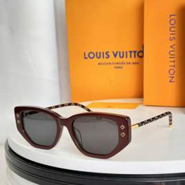 Picture of Louis Vuitton Sunglasses _SKUfw77644226fw